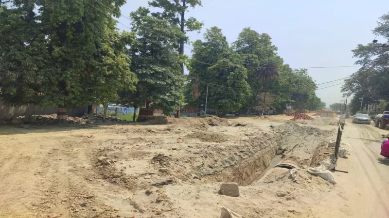 अयोध्या : अब दिन में रामपथ निर्माण पर लगा गर्मी का Lockdown