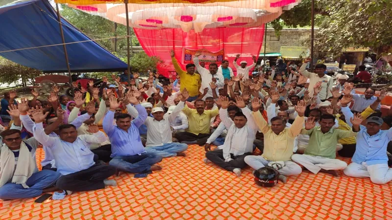 अयोध्या: पुरानी पेंशन बहाली व कई मुद्दों पर सफाई कर्मियों का प्रदर्शन