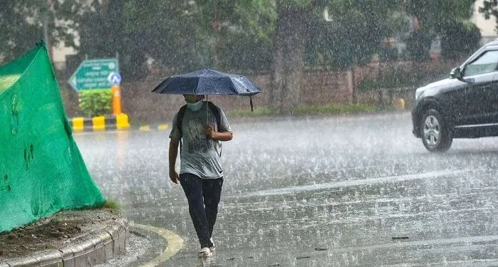 दिल्ली में न्यूनतम तापमान 27 डिग्री सेल्सियस दर्ज, हल्की बारिश की संभावना 