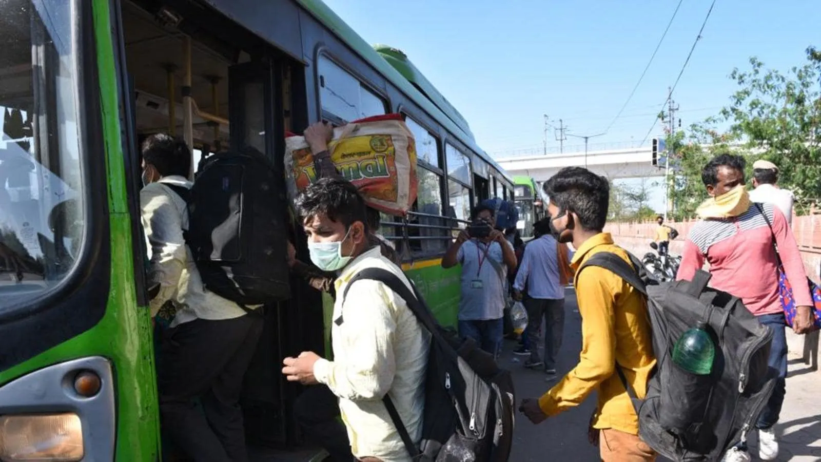 हल्द्वानी: ज्योलीकोट के यात्रियों को नहीं बैठा रहे बस चालक