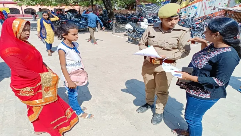 मिशन शक्ति अभियान : महिलाओं को पुलिस ने किया जागरूक , कहा - कोई घटना होने पर डायल करें टोल फ्री नंबर