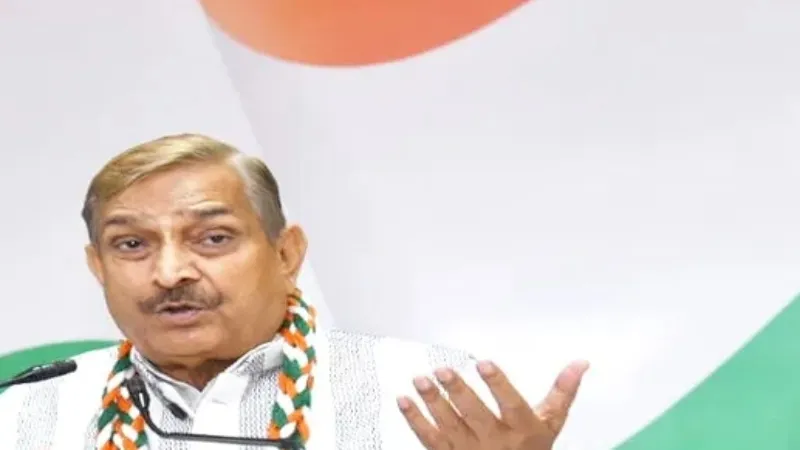 भाषण से बिजली गिरा तो सकते हैं मगर बना नहीं सकते : प्रमोद तिवारी 