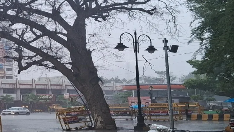 प्रयागराज में बारिश और भयंकर तूफान की आशंका, मौसम विभाग ने जारी किया अलर्ट
