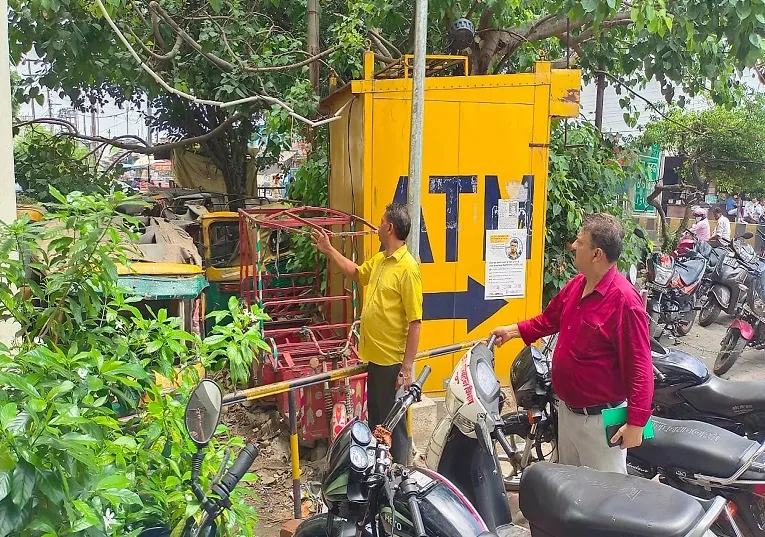 मुरादाबाद : बस अड्डा की पार्किंग पर कब्जा, अतिक्रमण पर पत्रों की जंग...डीएम का निर्देश भी बेअसर 