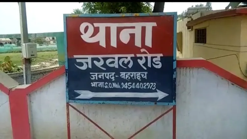 बहराइच : टैंकर ने बाइक में मारी टक्कर, दो की मौत-एक घायल