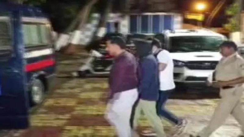 धर्मान्तरण केस : आरोपी शाहनवाज खान को फ्लाइट से लेकर देर रात गजियाबाद पहुंची पुलिस 