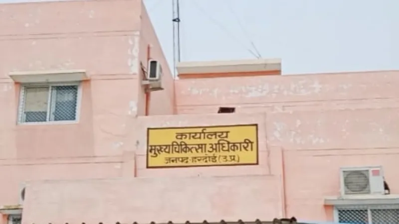 CM योगी ने बुलाकर दिए स्वास्थ्य कार्यकर्ताओं को नियुक्ति पत्र, हरदोई CMO ऑफिस नहीं दे रहा तैनाती 