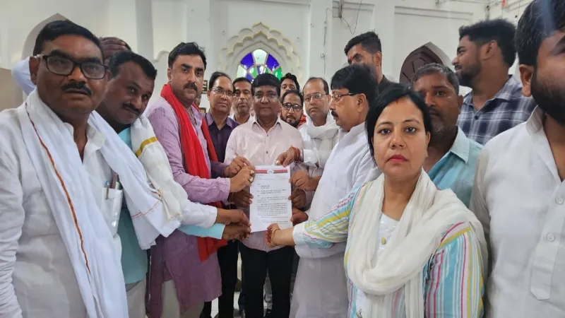 अयोध्या : मनमाने ढंग से हाऊस और वाटर टैक्स निर्धारण को लेकर सपा ने दिया ज्ञापन 