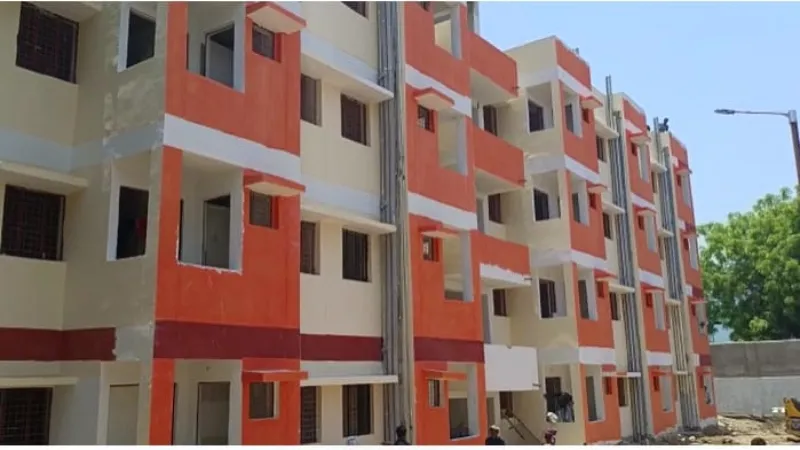 प्रयागराज : अतीक की कब्जाई जमीन पर तैयार 76 फ्लैट्स की चाबियां लाभार्थियों को देंगे CM योगी
