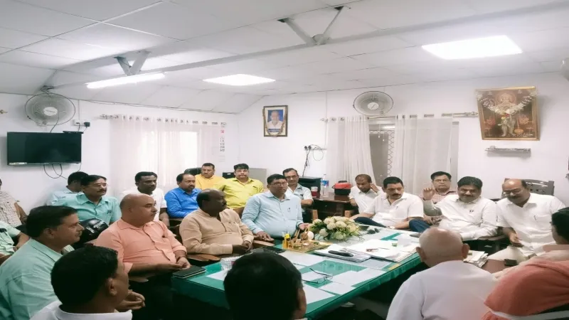 लखनऊ : स्थानान्तरण नीति में बदलाव पर कर्मचारी संगठन नाराज, आन्दोलन की चेतावनी जारी