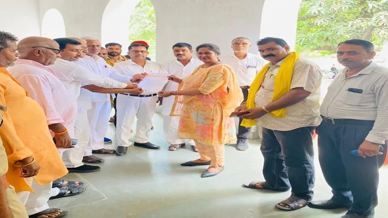 बहराइच: आस्था को चोट पहुंचा रहा Adipurush का डायलॉग, फिल्म पर प्रतिबंध लगाने की उठी मांग