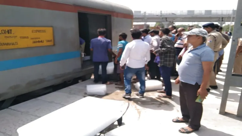 हरदोई : वैष्णो देवी में मृत श्रद्धालुओं के परिजनों के लिए रेलवे ने करवाई विशेष व्यवस्था 