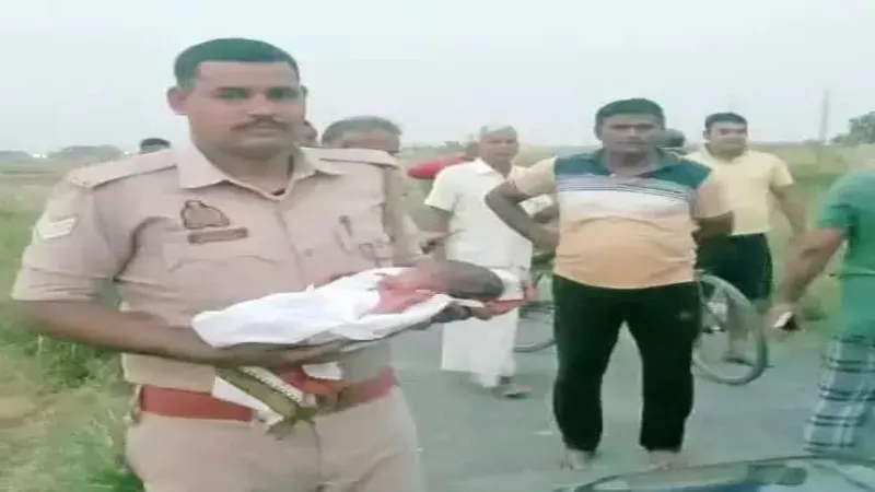 वाराणसी : स्कूल के पास मिली नवजात बच्ची, पुलिस ने अस्पताल में कराया भर्ती 