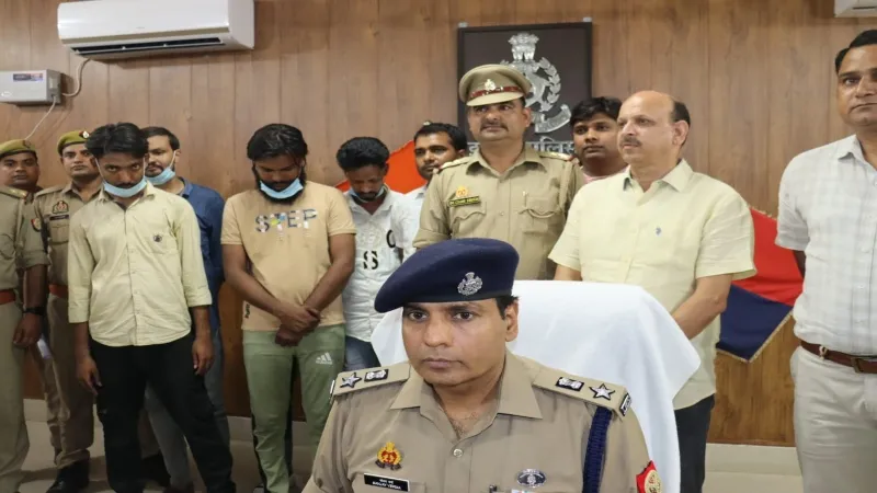 इटावा : नकली नोटों का कारोबार करने वाले गिरोह के पांच सदस्य गिरफ्तार 