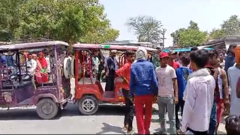 बहराइच : विवाद में बस और आटो चालकों ने लगाया जाम, परेशान हुए यात्री