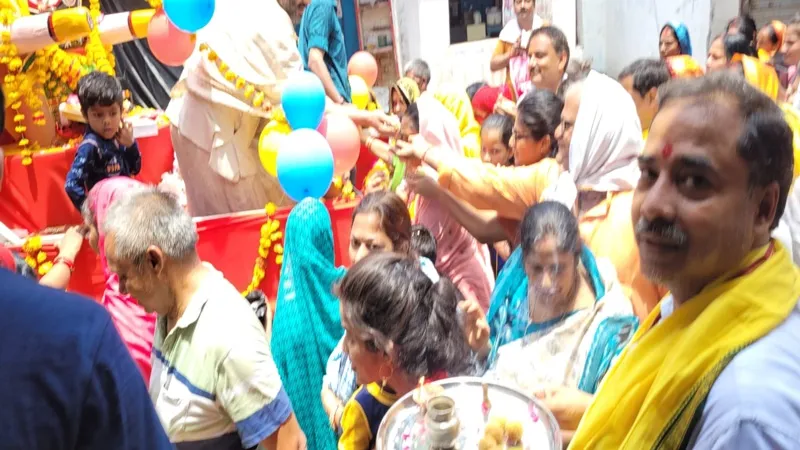 रायबरेली: बाजे-गाजे के साथ निकली श्री भगवान जगन्नाथ रथ यात्रा, जगह-जगह हुआ पूजन, बांटा गया प्रसाद