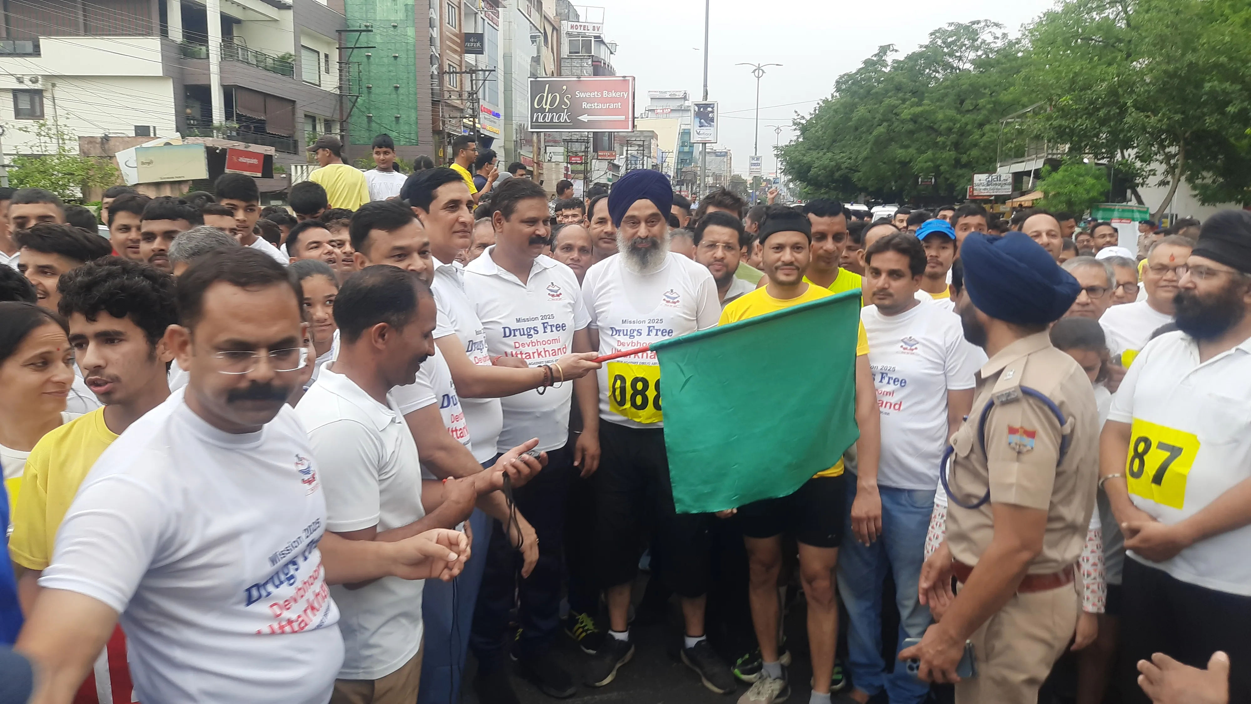 हल्द्वानी: नशे के खिलाफ हाफ मैराथन, भीगते रहे और संदेश लेकर दौड़ते रहे शहरी