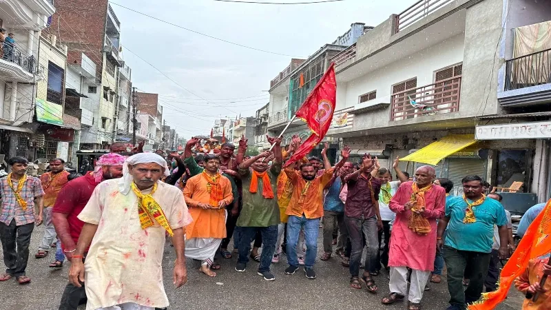 हरदोई : धूमधाम से निकाली गई बांके बिहारी की शोभायात्रा