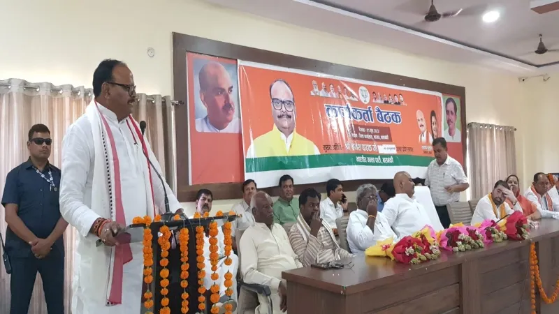 बाराबंकी में बोले डिप्टी CM ब्रजेश पाठक - डीरेल हुई समाजवादी पार्टी, भाषा पर नियंत्रण खो चुके हैं अखिलेश