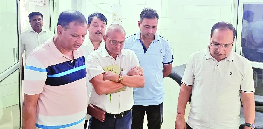 रुद्रपुरः सीएमओ-पीएमएस ने पोस्टमार्टम हाउस की दयनीय स्थिति पर जताई नाराजगी, मांगा स्पष्टीकरण