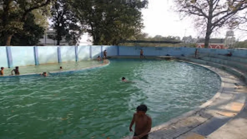हरदोई : स्विमिंग पूल का केबिल चोरी, दबोचे गए चोर