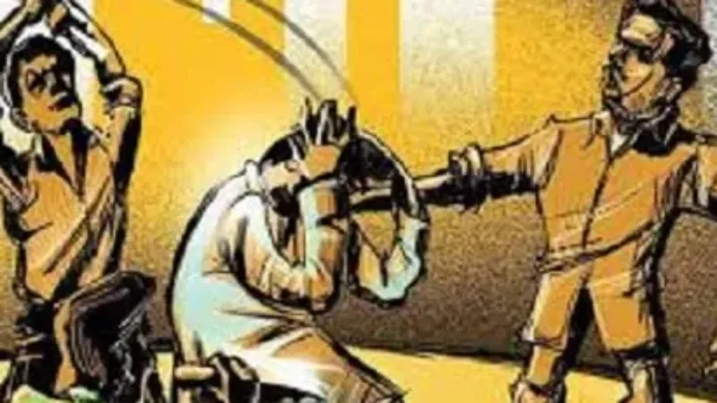 अमेठी में बीच बाजार बुजुर्ग की पिटाई का वीडियो वायरल, दबंग की तलाश में जुटी पुलिस 