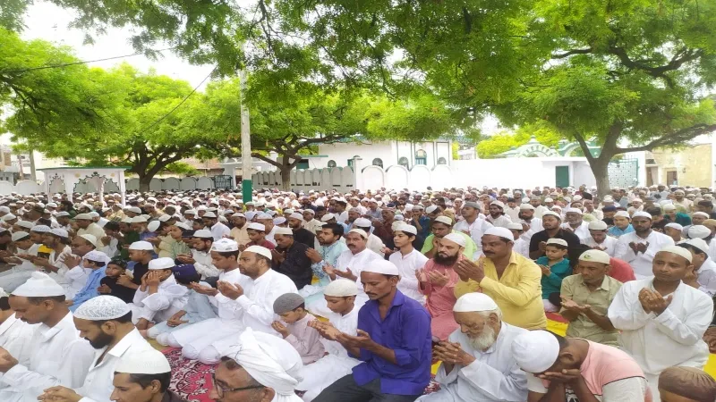 ईद उल अजहा : कड़ी सुरक्षा के बीच अकीदत के साथ अदा की गई नमाज