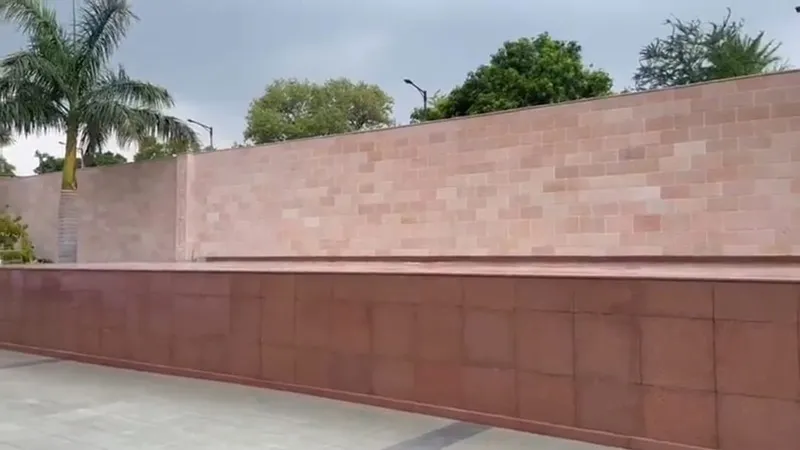 लखनऊ: बसपा कार्यालय से हटाई गईं डॉ. भीमराव आंबेडकर, काशीराम और मायावती की मूर्तियां