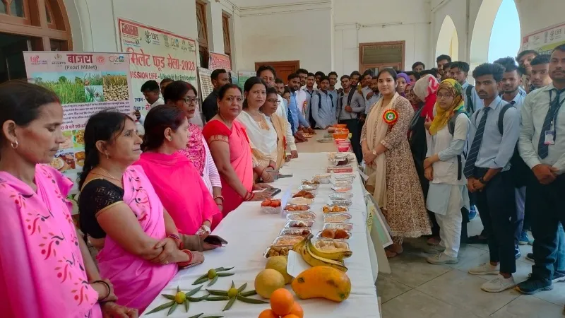 बाराबंकी : मोटे अनाज और आर्गेनिक फूड स्टाल का हुआ आयोजन 