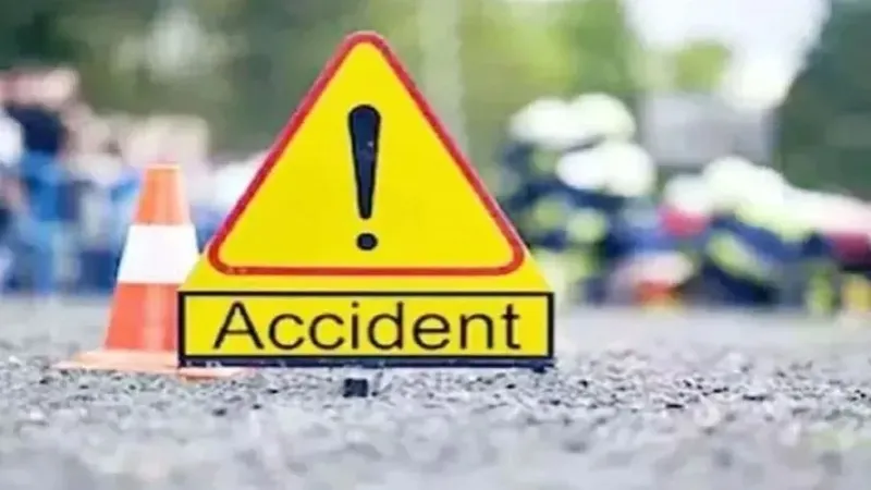 Hardoi Accident : दो बाइकों की आमने सामने भिड़ंत में मासूम की मौत, तीन घायल