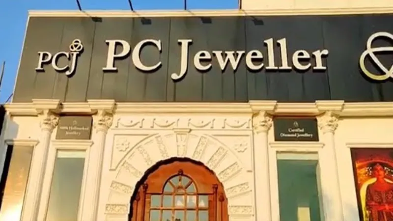 प्रयागराज में बंटी-बबली बना ठग जोड़ा, सबके सामने उड़ाई ढाई लाख की गोल्ड चेन - CCTV भी हुआ फेल  