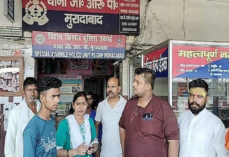 मुरादाबाद : हिंदू युवती को मोहन बनकर मेहरबान ले जा रहा था कलियर, RSS की महिला पदाधिकारी ने पकड़ा...स्टेशन पर हंगामा