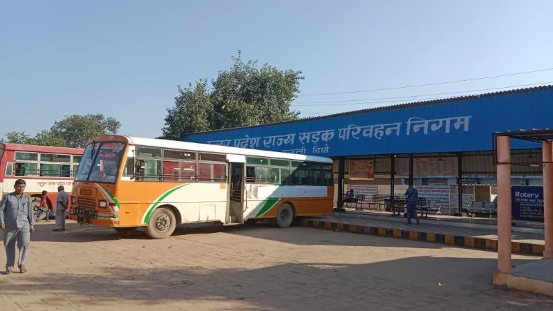 बस्ती : भीषण गर्मी के चलते घटी यात्रियों की संख्या, रोडवेज की आय में हो रहा बड़ा नुकसान 
