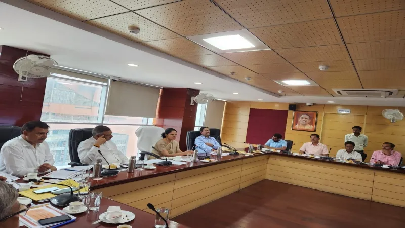 लखनऊ : पुलिस व पीएसी की मौजूदगी में होगा मोहान रोड योजना का सर्वे, मंडलायुक्त ने दिए निर्देश 