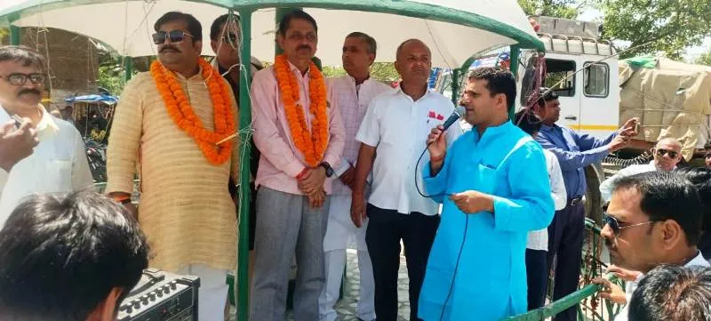 बस्ती : जनपद मुख्यालय पहुंची पुरानी पेंशन बहाली रथयात्रा, कर्मचारियों ने किया स्वागत