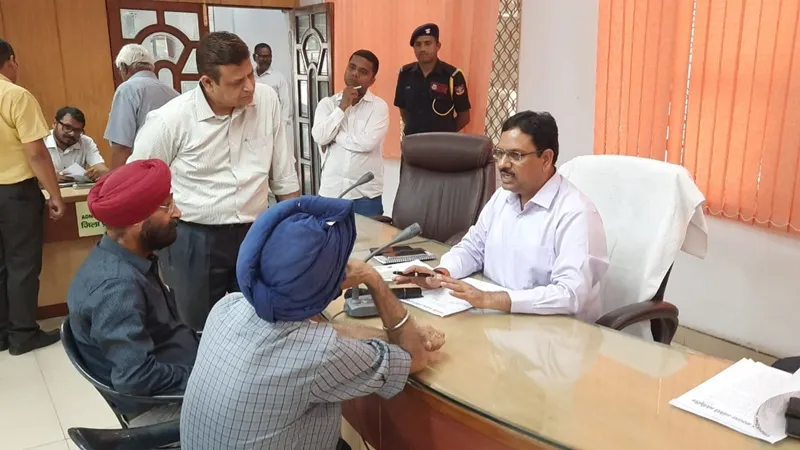 लखनऊ : एलडीए में लगी जनता अदालत, किसी ने रजिस्ट्री तो किसी ने मांगा कब्जा