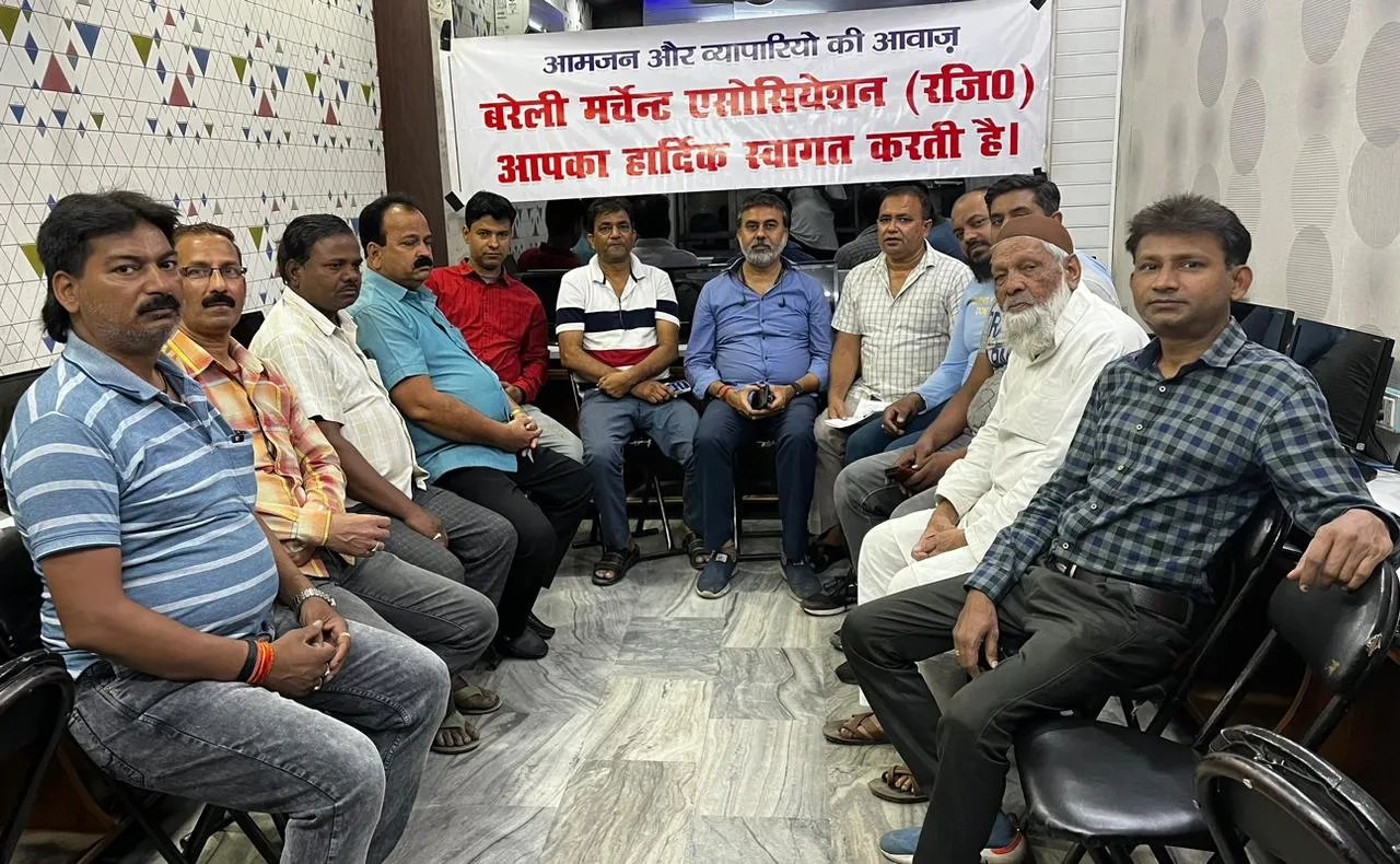 बरेली: ई रिक्शा से शहामतगंज में ट्रैफिक अव्यवस्था पर जताया रोष