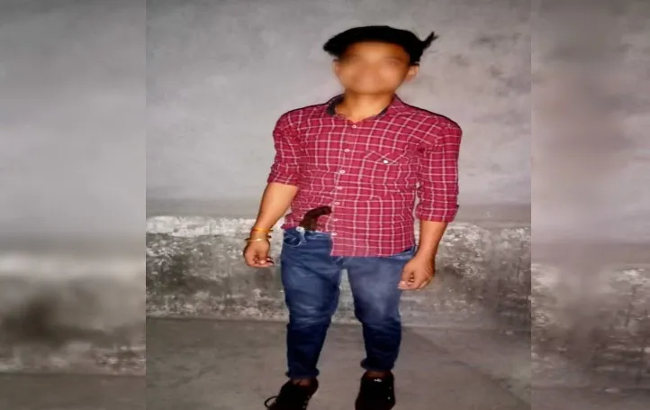 बरेली: युवक का तमंचा लहराने का फोटो सोशल मीडिया पर वायरल, तलाश में जुटी पुलिस