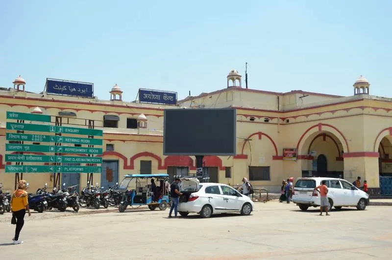 अयोध्या : कैंट स्टेशन को भी राम मंदिर के तर्ज पर बनाने का चल रहा है विचार, तोड़ा जाएगा अंग्रेजों के जमाने का भवन