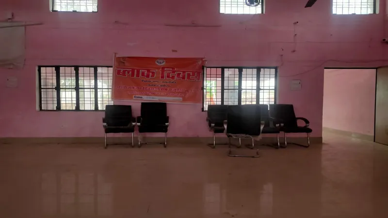 अयोध्या : ब्लाक दिवस में नहीं पहुंचे जिम्मेदार, बैरंग लौटे फरियादी