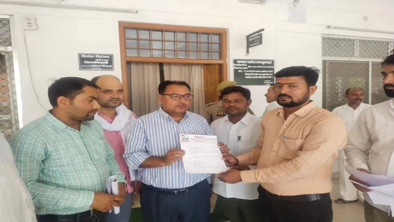 बस्ती : अनुदेशकों के प्रतिनिधि मंडल ने ट्रांसफर में अनियमितता को लेकर सौंपा ज्ञापन