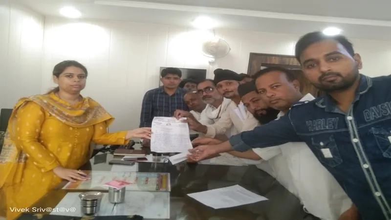 सुलतानपुर : बिजली समेत अन्य समस्या को लेकर कांग्रेसी मुखर, डीएम को सौंपा ज्ञापन