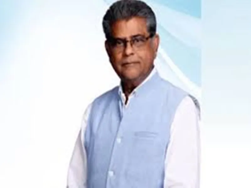 अयोध्या : एक कार्यक्रम में गोरखपुर जा रहे वन राज्यमंत्री अरुण सक्सेना छात्रा के घर पहुंचे, दुख की घड़ी में परिजनों को ढांढस बंधाया