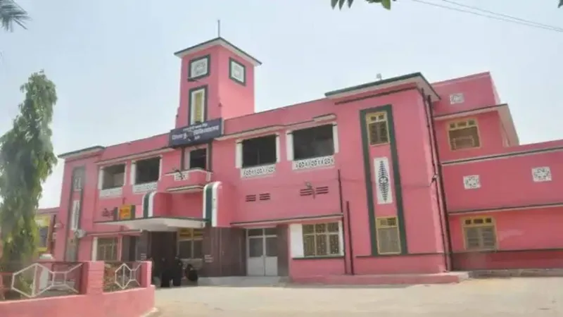 रायबरेली : टैंपो चालक ने सेवानिवृत्त पुलिस कर्मी को पीटा, हालत गंभीर