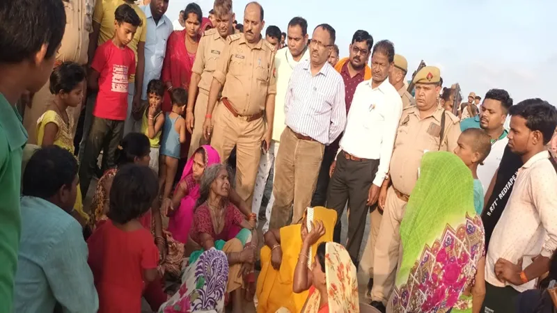 उन्नाव : एक्सप्रेस-वे में मिट्टी भरने को खोदे गए गड्ढे में गिरे चार बच्चे, दो की मौत