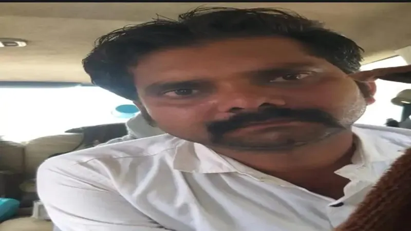 कानपुर : कल्याणपुर में पब्लिक ने दबोचा फर्जी जीएसटी इंस्पेक्टर, फिर पुलिस के हवाले कर दिया