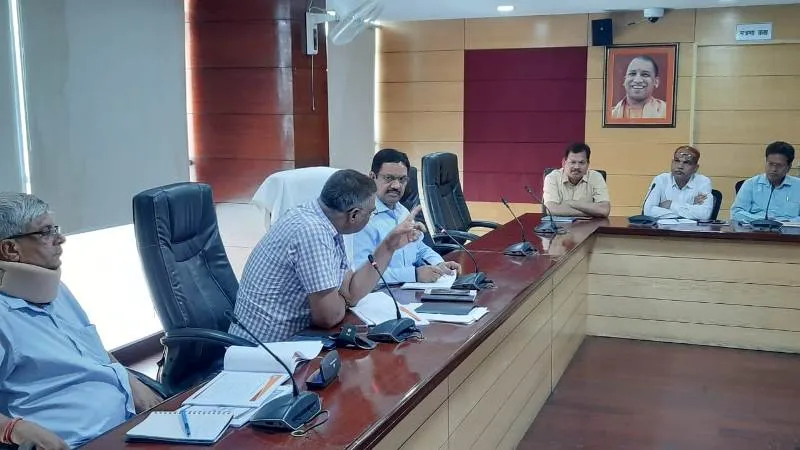 लखनऊ : तीन कंपनियों पर 11 लाख रुपये जुर्माना