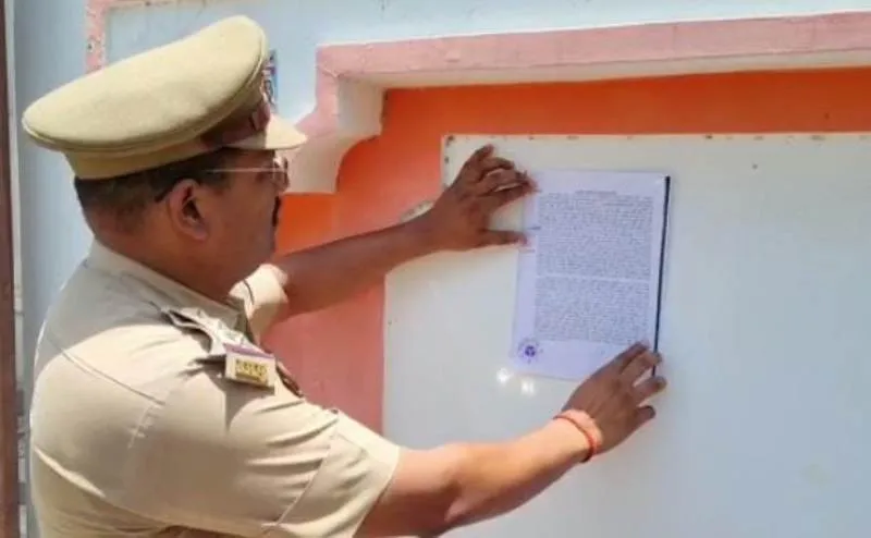 प्रयागराज : पूर्व विधायक विजय मिश्रा के भतीजे मनीष मिश्रा के करोड़ों के मकान पर चस्पा हुई नोटिस