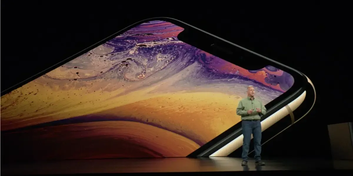OMG! 6 फुट का iPhone, सोशल मीडिया पर वीडियो हुआ वायरल, बनाने के लिए किया ये जुगाड़