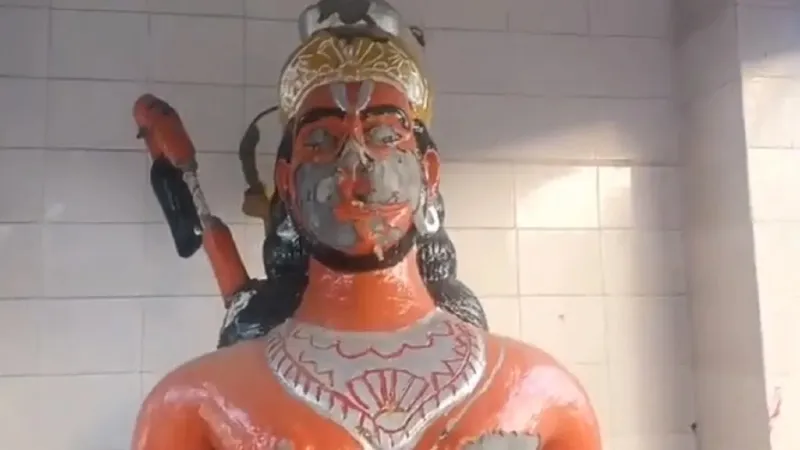 बुलंदशहर में 4 मंदिरों में मूर्तियां की गईं खंडित, छावनी बना गांव 